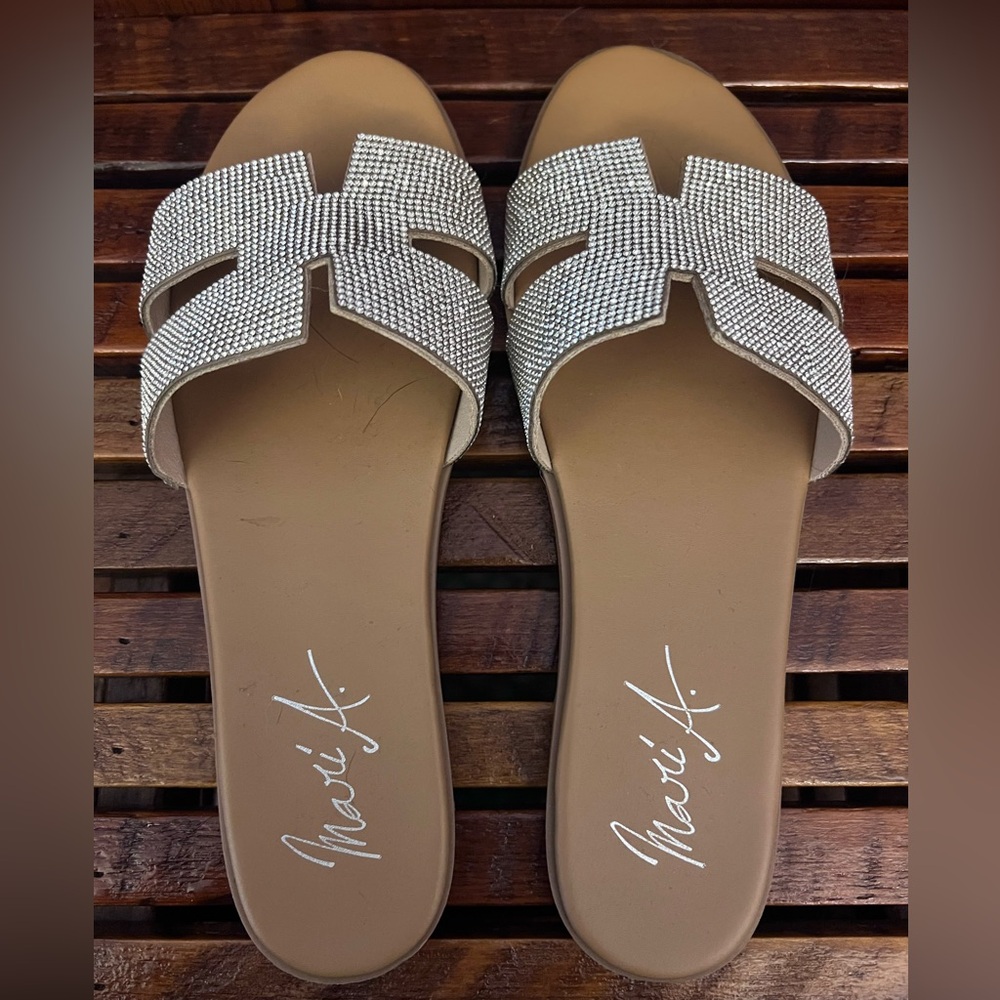 Tan and Silver Women's Sandals - 8.5